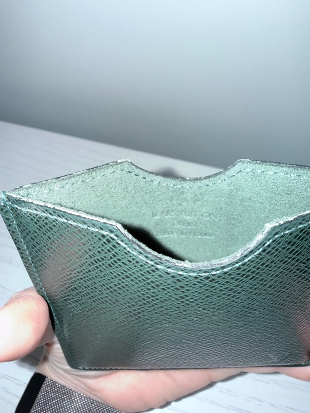 Authentic RARE Louis Vuitton Dark Green Taiga Leather Card Holder - Picture 5 of 9